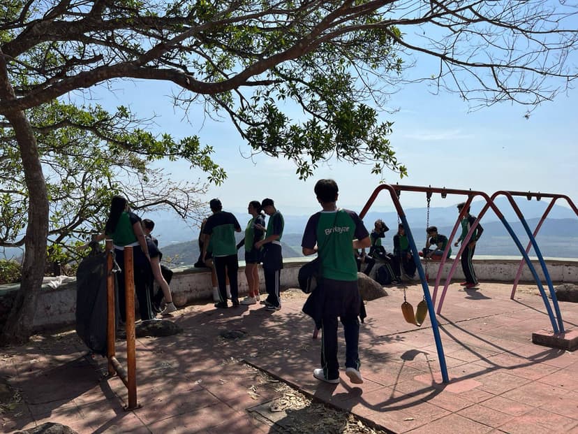 ¡Aventura y deporte! Nuestros alumnos exploran la naturaleza y se superan juntos.
